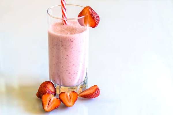 Comment intégrer des superaliments dans des recettes de smoothies pour maximiser l'apport en nutriments?
